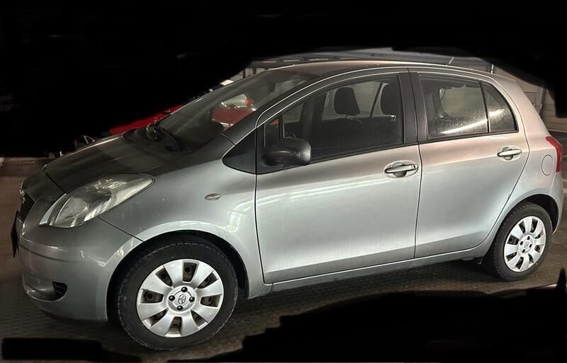 Silber Gebraucht 2007 Toyota Yaris Kleinwagen | 3.000 € (Guter Preis) - Bild 1/2