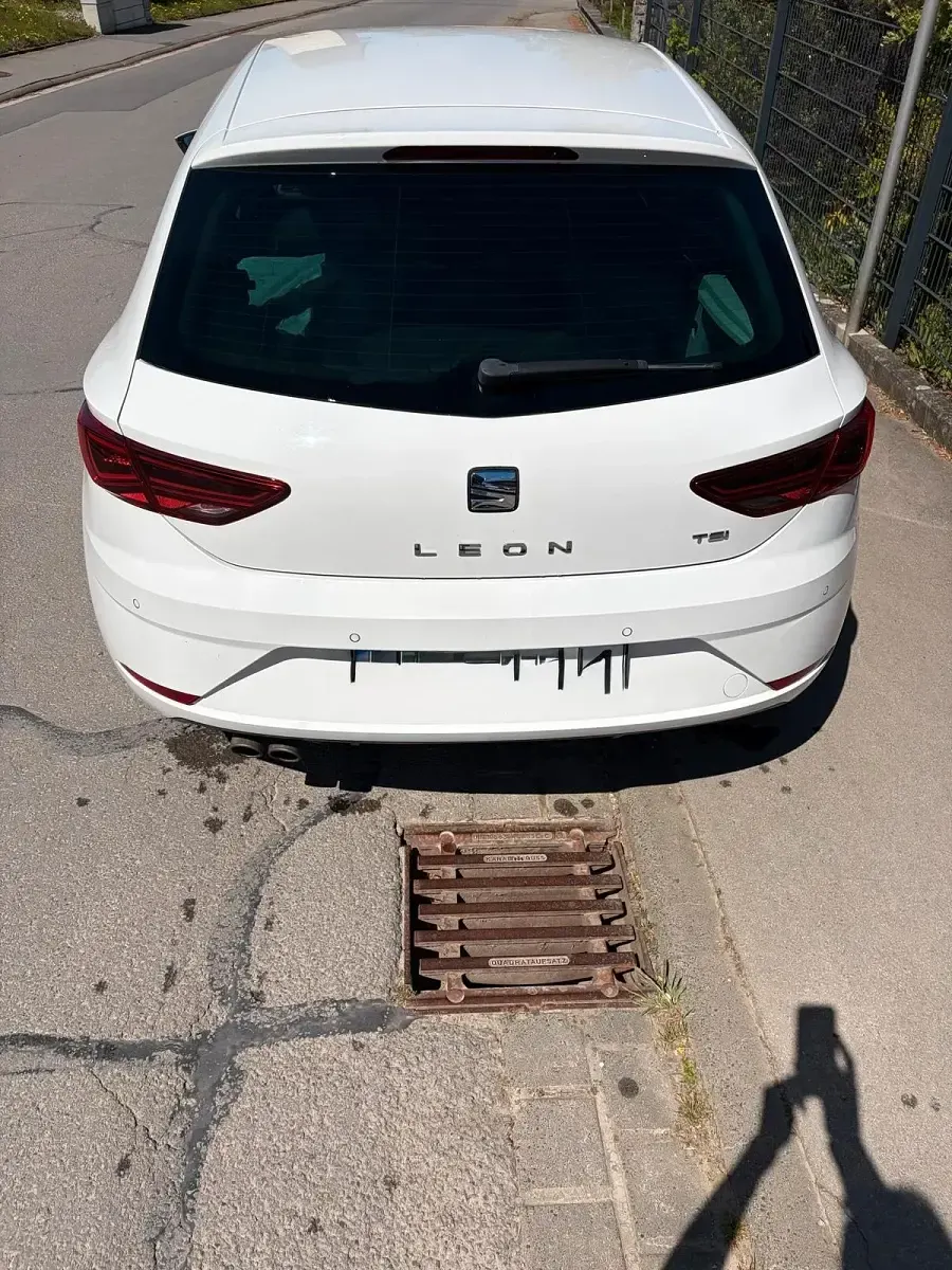 Używany Seat Leon 125 KM (91 kW) 2017 Biały Sedan/Limuzyna