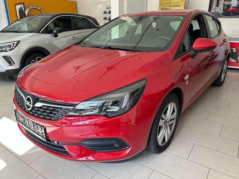 Rot Gebraucht 2021 Opel Astra Edition Kleinwagen | 12.500 € (Guter Preis) - Bild 1/4