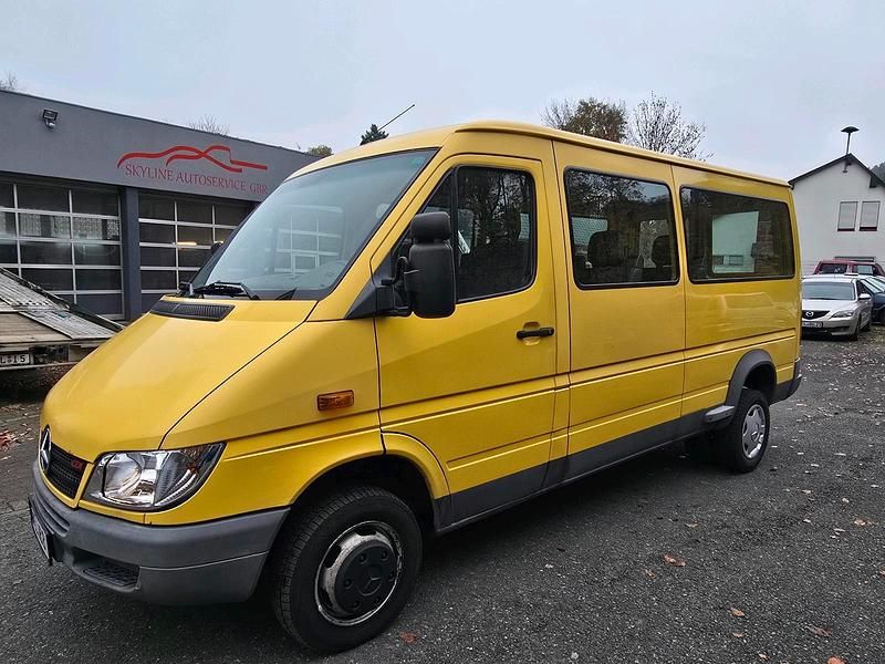Gelb Gebraucht 2003 Mercedes 416 Van | 10.500 € - Bild 1/4