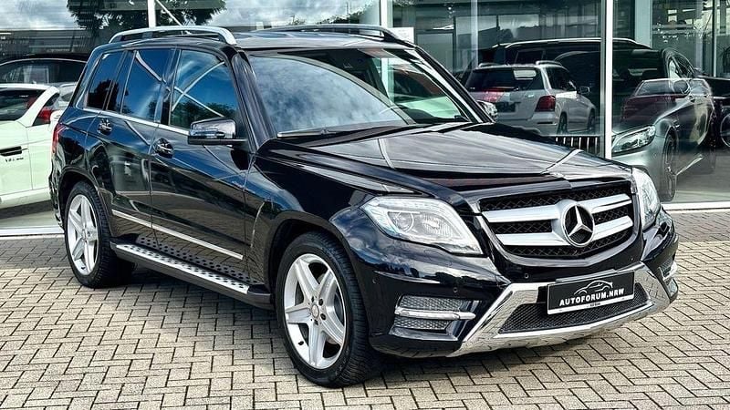 Obsidianschwarz metalliclack Gebraucht 2013 Mercedes GLK350 AMG line SUV | 27.800 € (Teuer) - Bild 1/4