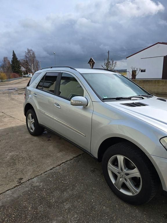 Gebraucht Mercedes ML320 224 PS (164 kW) 2006 Silber SUV