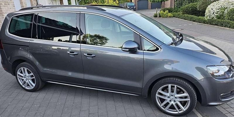 Gebraucht VW Sharan Comfortline 150 PS (110 kW) 2018 Grau Van / Kleinbus
