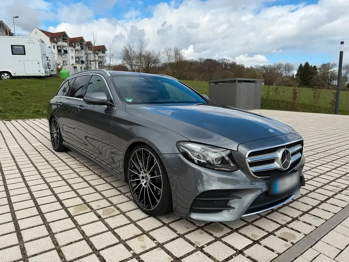 Usado Mercedes E220 AMG 194 CV (142 kW) 2017 Gris Familiar