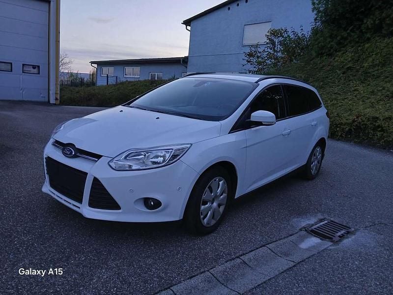 Gebraucht Ford Focus 125 PS (91 kW) 2013 Weiß Kombi