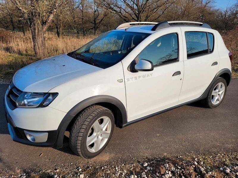 Gebraucht Dacia Sandero Stepway Ambiance 90 PS (66 kW) 2015 Weiß Limousine
