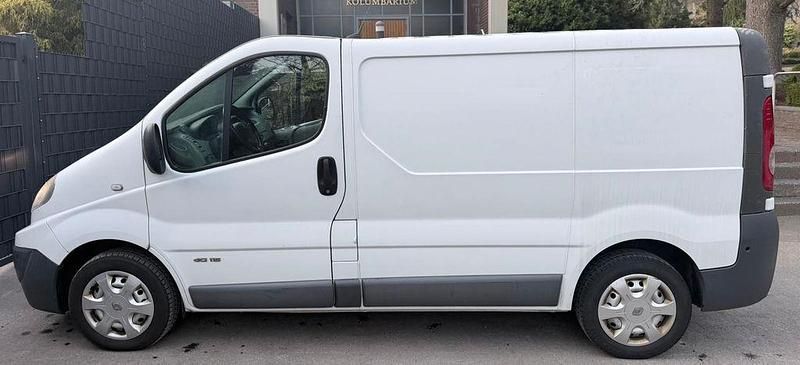 Gebraucht Renault Trafic 114 PS (83 kW) 2011 Weiß Van / Kleinbus