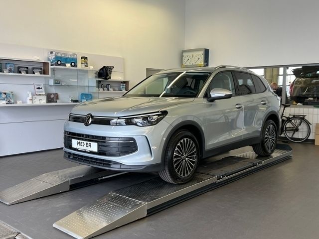 Neu VW Tiguan Life 150 PS (110 kW) 2025 Andere farbe SUV