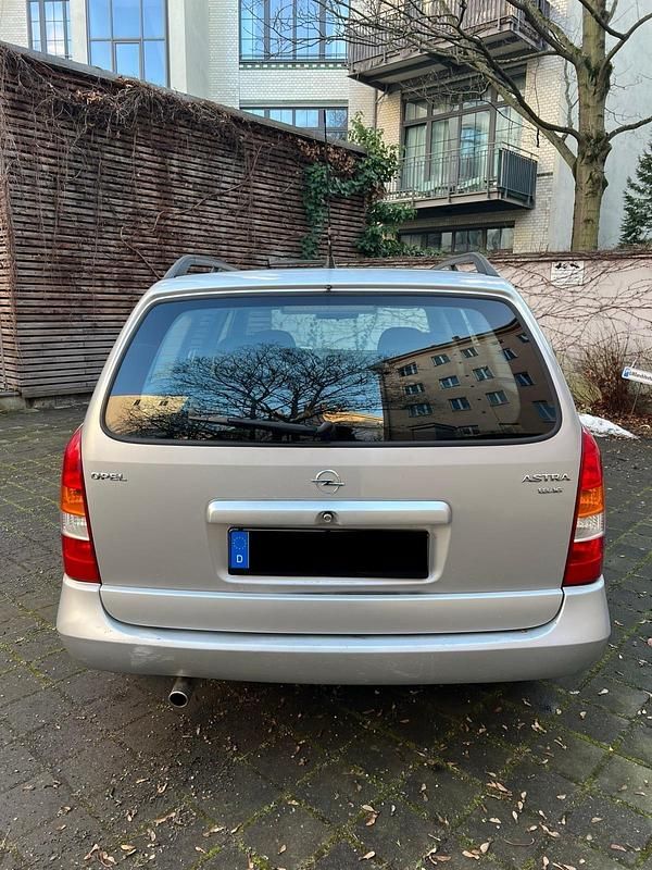 Gebraucht Opel Astra 116 PS (85 kW) 2000 Silber Kombi