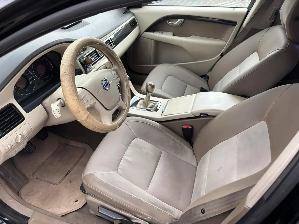 Używany Volvo V70 136 KM (100 kW) 2010 Czarny Kombi
