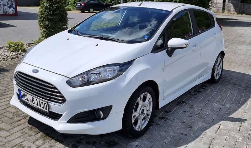 Weiß Gebraucht 2014 Ford Fiesta SYNC Edition Kleinwagen | 4.500 € (Fairer Preis) - Bild 1/4