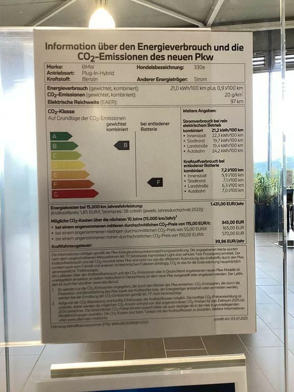 Weiß Neu 2025 BMW 330e Sport Line Limousine | 51.399 € (Superpreis) - Bild 1/1