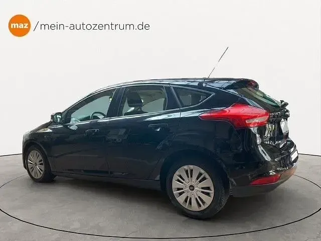 Usata Ford Focus Trend 101 CV (74 kW) 2016 Nero Berlina