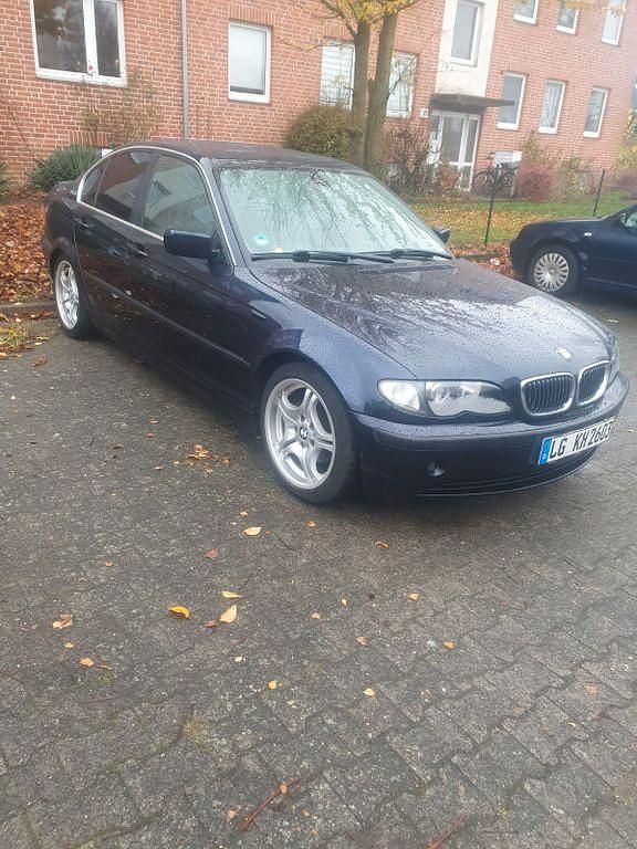 Blau Gebraucht 2004 BMW 320 Limousine | 2.040 € (Guter Preis) - Bild 1/4