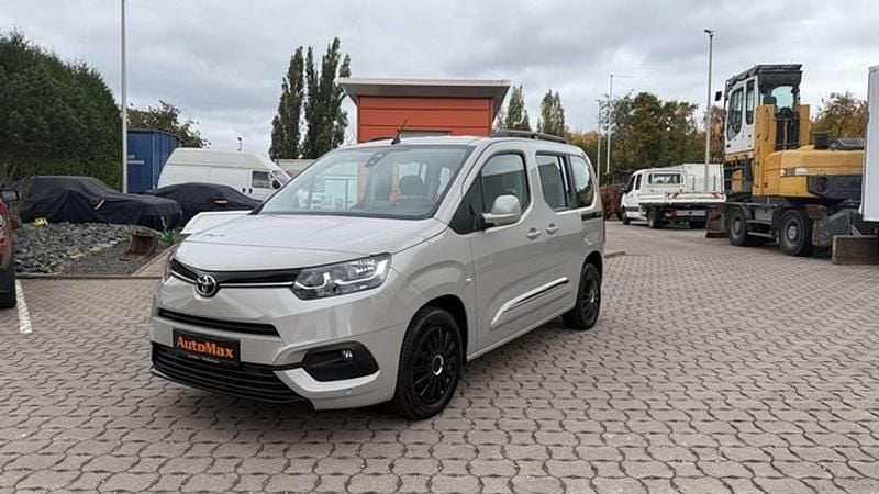 Beige Gebraucht 2021 Toyota Proace Verso City Kombi | 21.980 € (Superpreis) - Bild 1/4