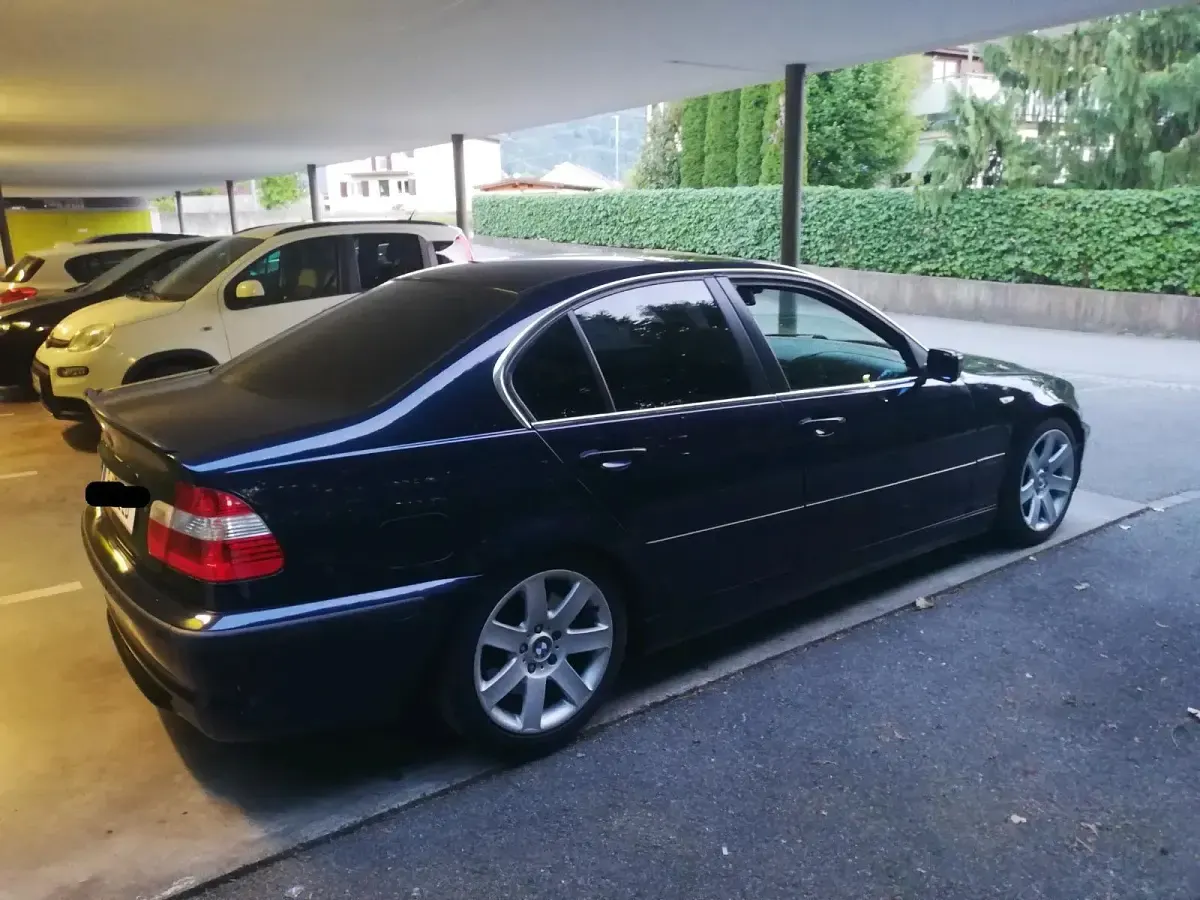Gebraucht BMW 330 Basis 184 PS (135 kW) 2002 Blau Limousine