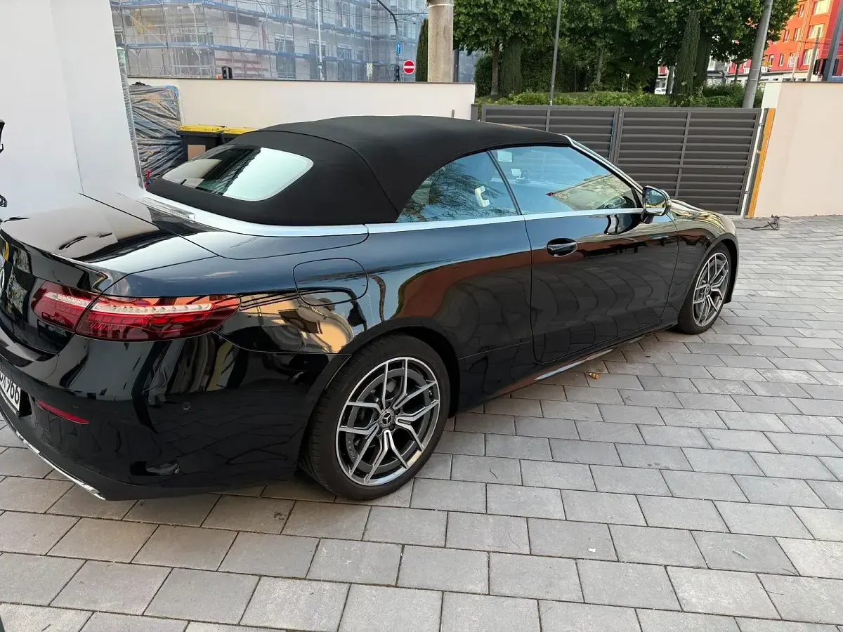 Gebraucht Mercedes E220 AMG 194 PS (142 kW) 2021 Schwarz Cabrio