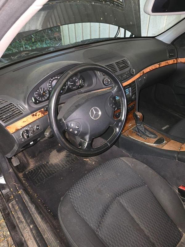 Schwarz Gebraucht 2005 Mercedes E280 Elegance Kombi | 1.200 € (Guter Preis) - Bild 1/4