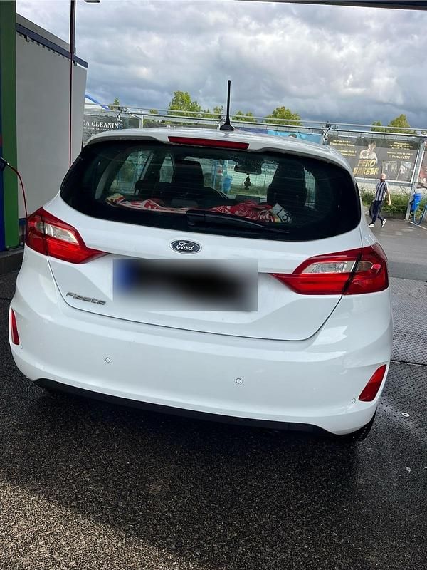 Gebraucht Ford Fiesta 72 PS (52 kW) 2019 Weiß Kleinwagen