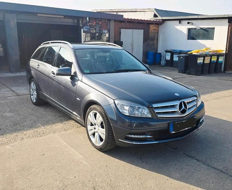 Gebraucht Mercedes C250 204 PS (150 kW) 2010 Grau Kombi