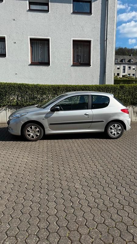Gebraucht Peugeot 206+ 75 PS (55 kW) 2010 Kleinwagen