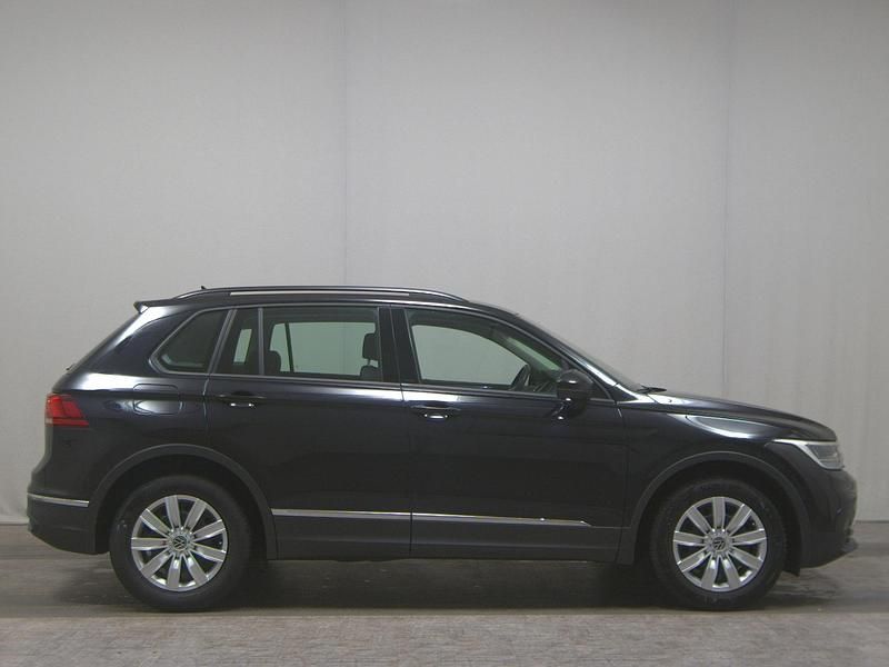 Gebraucht VW Tiguan Life 150 PS (110 kW) 2023 Schwarz SUV
