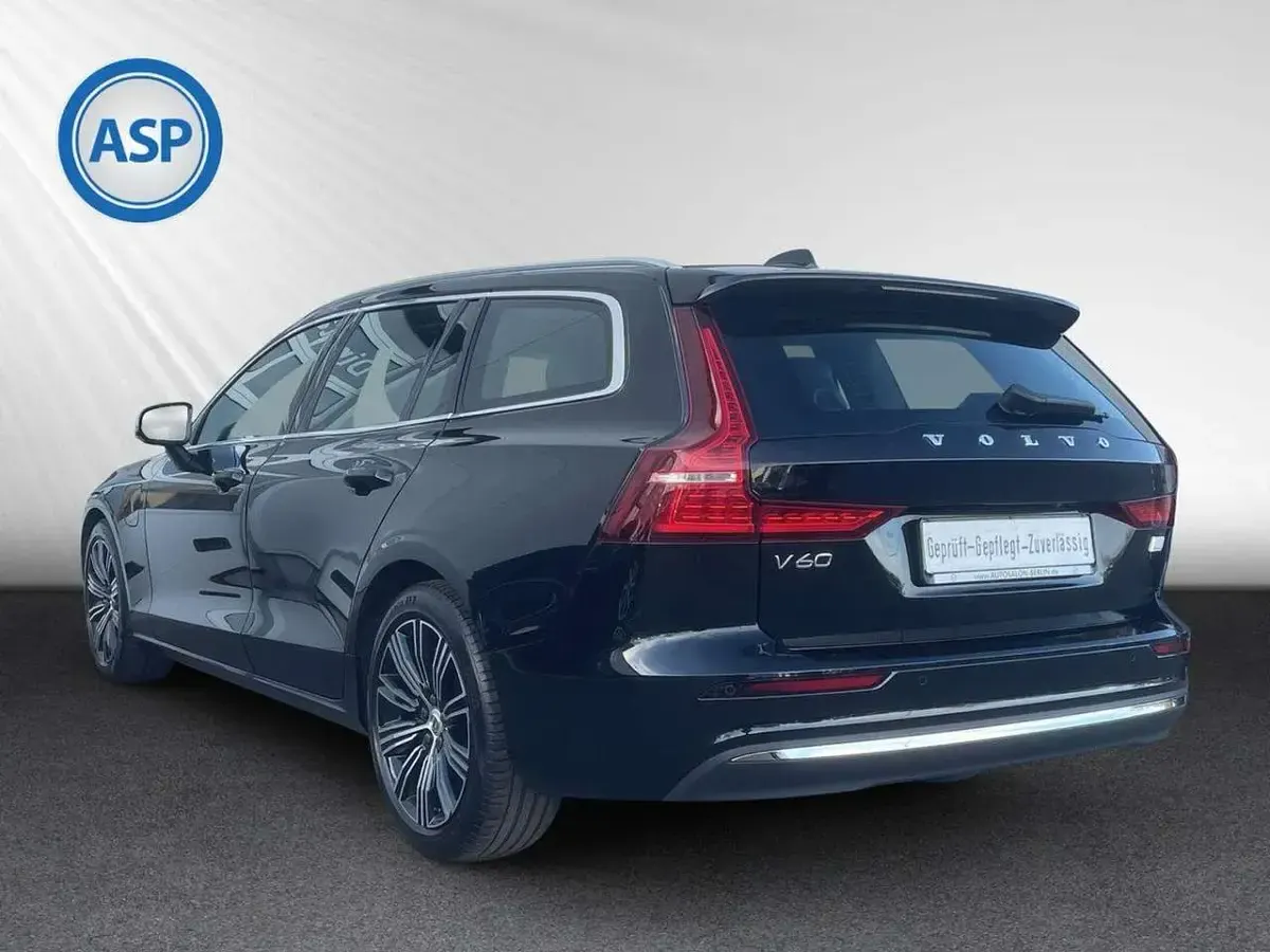 Gebraucht Volvo V60 253 PS (186 kW) 2022 Onyx black / metallic Kombi