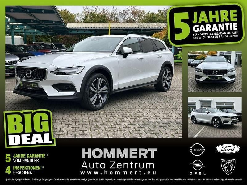 Crystal white (metallic) Gebraucht 2021 Volvo V60 CC Pro Kombi | 35.890 € (Guter Preis) - Bild 1/4