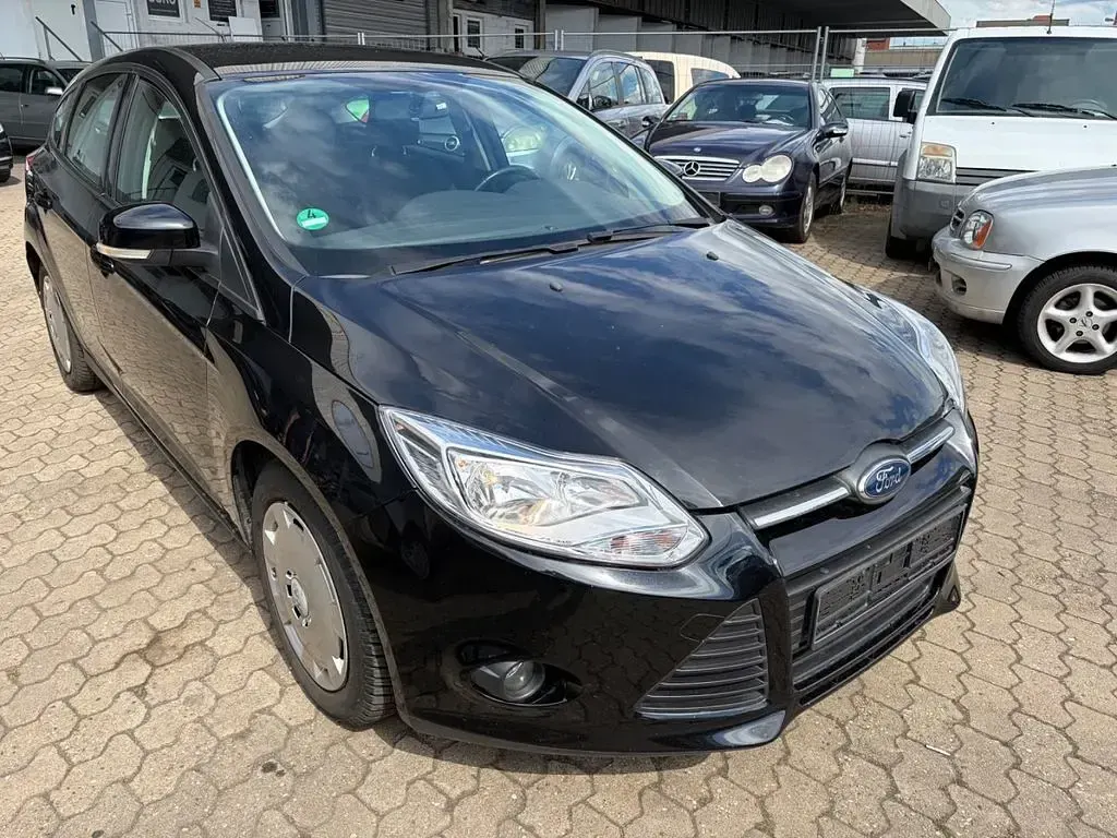 Gebraucht Ford Focus Trend 95 PS (69 kW) 2011 Schwarz Limousine