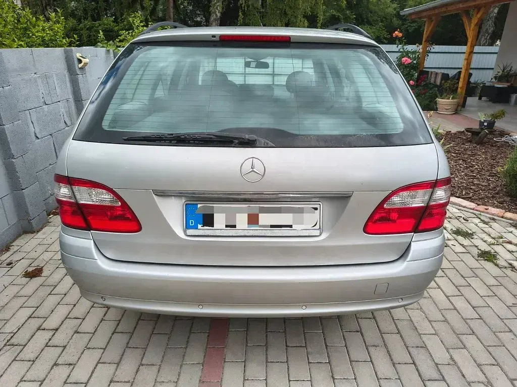 Gebraucht Mercedes E240 Classic 177 PS (130 kW) 2003 Silber Limousine