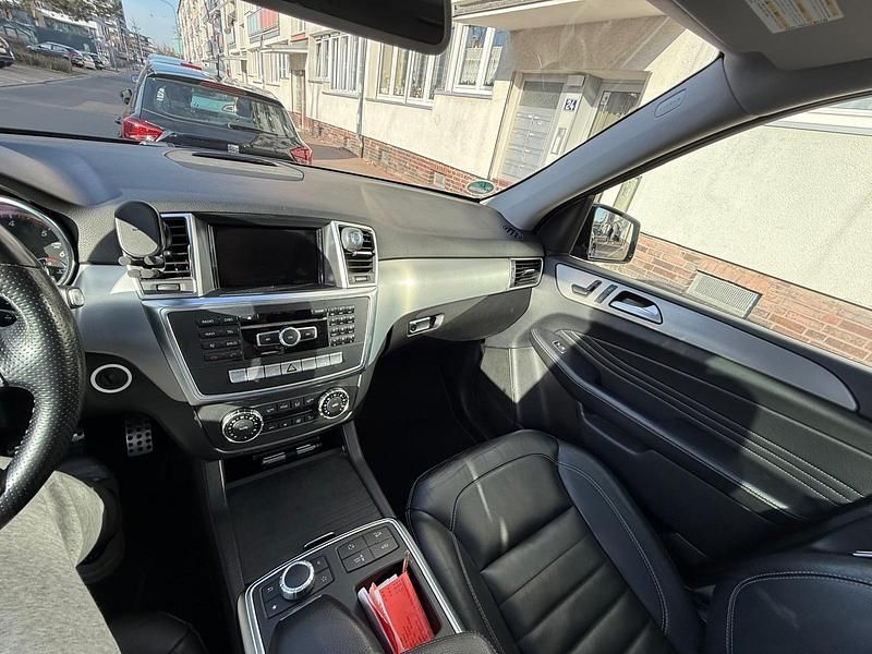 Gebraucht Mercedes ML250 Edition 1 204 PS (150 kW) 2012 Schwarz SUV