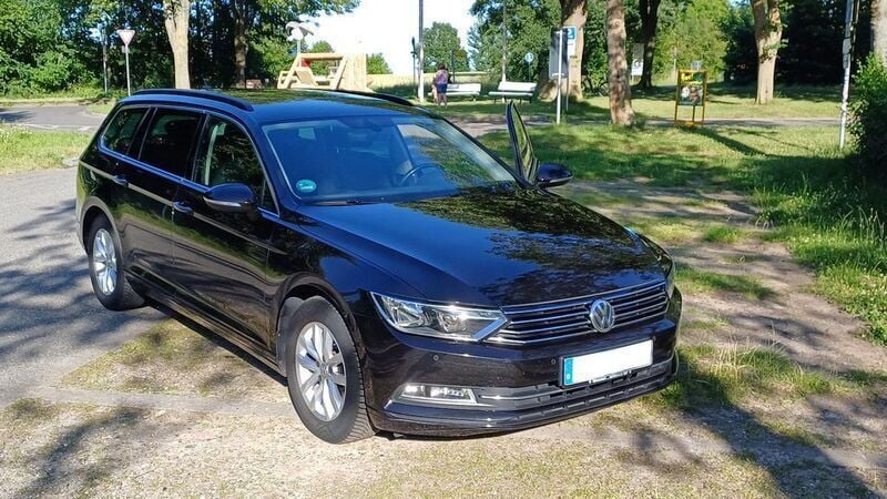 Schwarz Gebraucht 2018 VW Passat Comfortline Kombi | 11.900 € (Superpreis) - Bild 1/4
