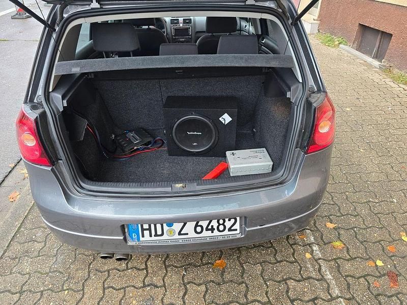 Grau Gebraucht 2005 VW Golf IV Comfortline Limousine | 3.500 € (Etwas zu teuer) - Bild 1/4