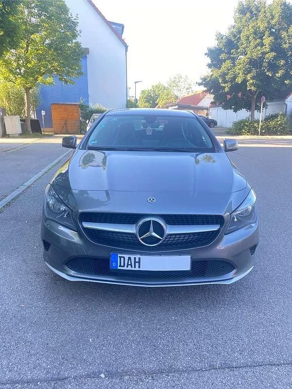 Gebraucht 2017 Mercedes CLA180 Urban Limousine | 19.000 € - Bild 1/4
