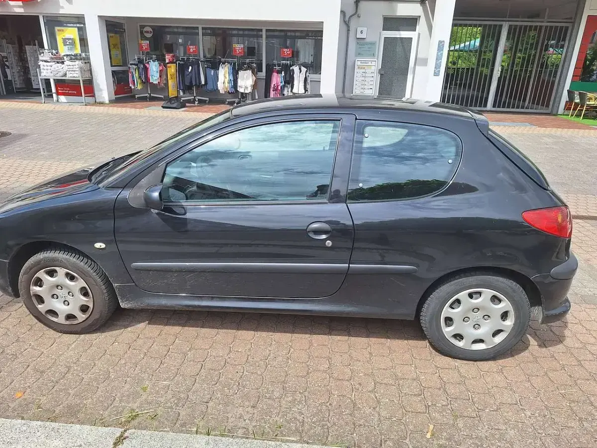 Gebraucht Peugeot 206 Tendance 75 PS (55 kW) 2007 Schwarz Limousine
