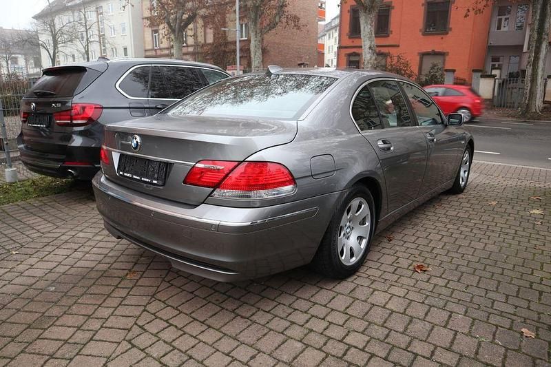 Gebraucht BMW 730 231 PS (169 kW) 2006 Grau Limousine