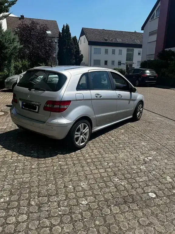 Gebraucht Mercedes B200 140 PS (102 kW) 2006 Silber Van / Kleinbus