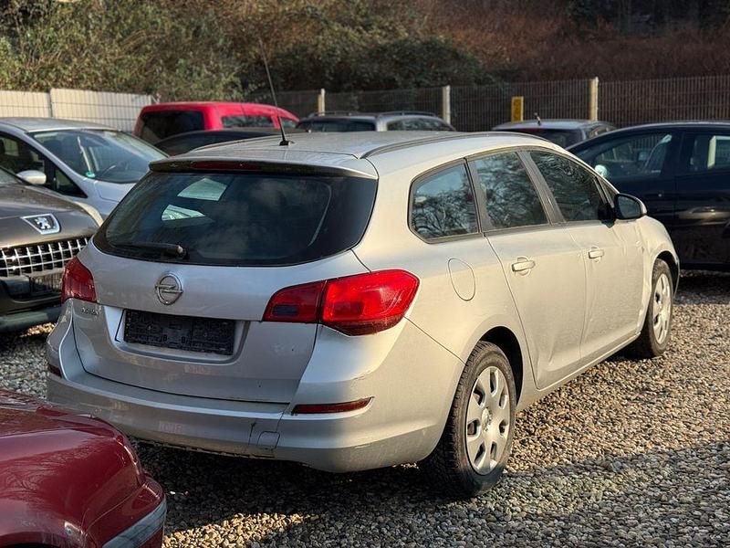 Gebraucht Opel Astra Selection 95 PS (69 kW) 2011 Silber Kombi