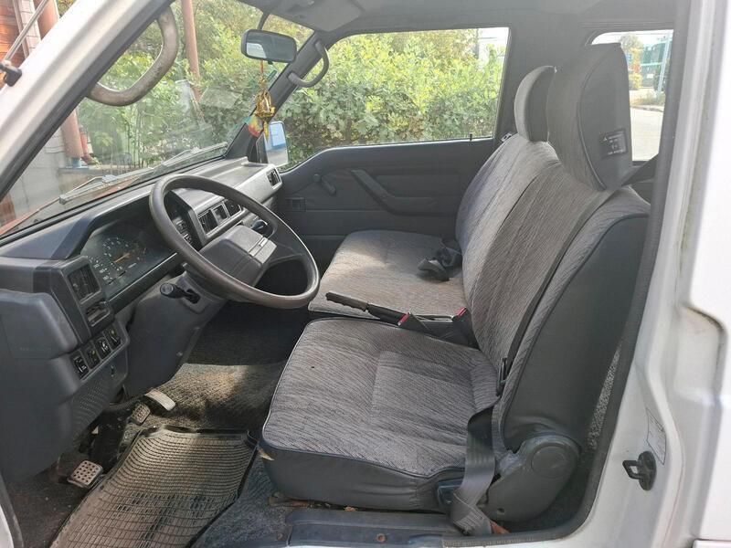 Weiß Gebraucht 1995 Mitsubishi L300 Van / Kleinbus | 2.500 € - Bild 1/4