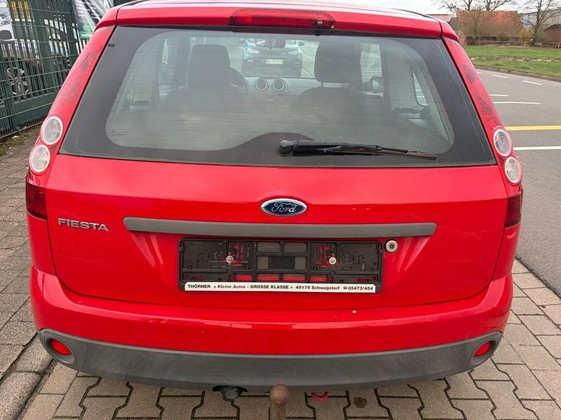 Gebraucht Ford Fiesta Ambiente 69 PS (50 kW) 2007 Rot Kleinwagen
