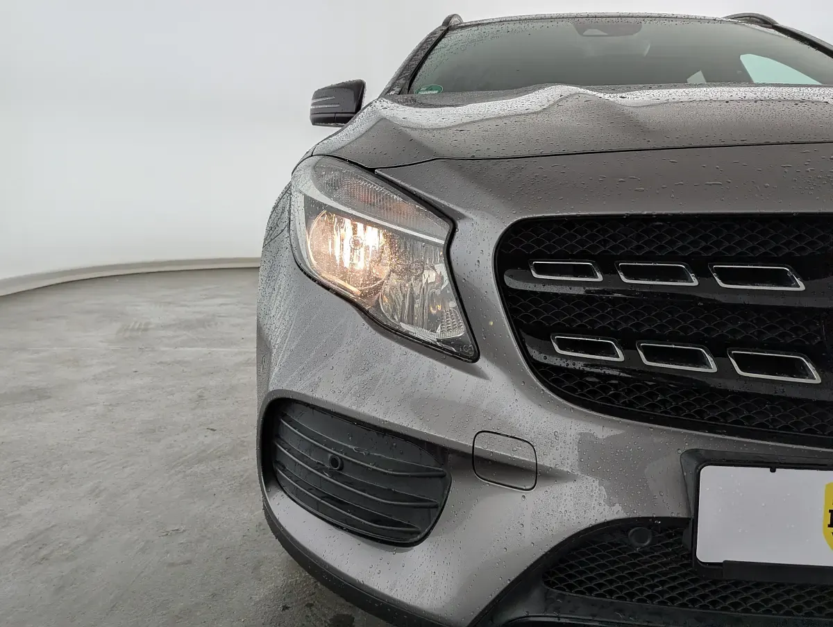 Gebraucht Mercedes GLA180 AMG line 122 PS (89 kW) 2018 Grau SUV