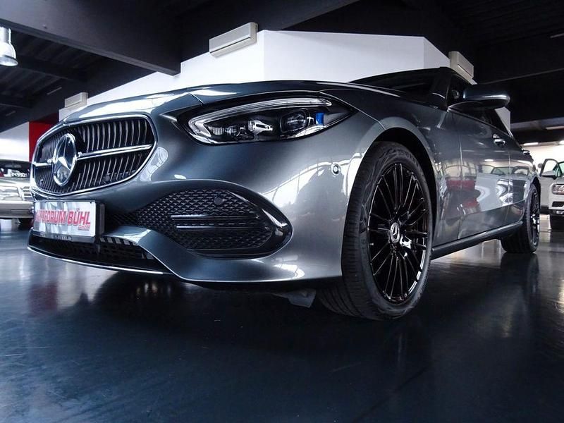 Grau Gebraucht 2022 Mercedes C220 Avantgarde Limousine | 36.900 € (Teuer) - Bild 1/4