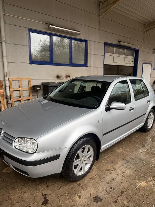 Gebraucht VW Golf IV 102 PS (75 kW) 2000 Silber Kleinwagen