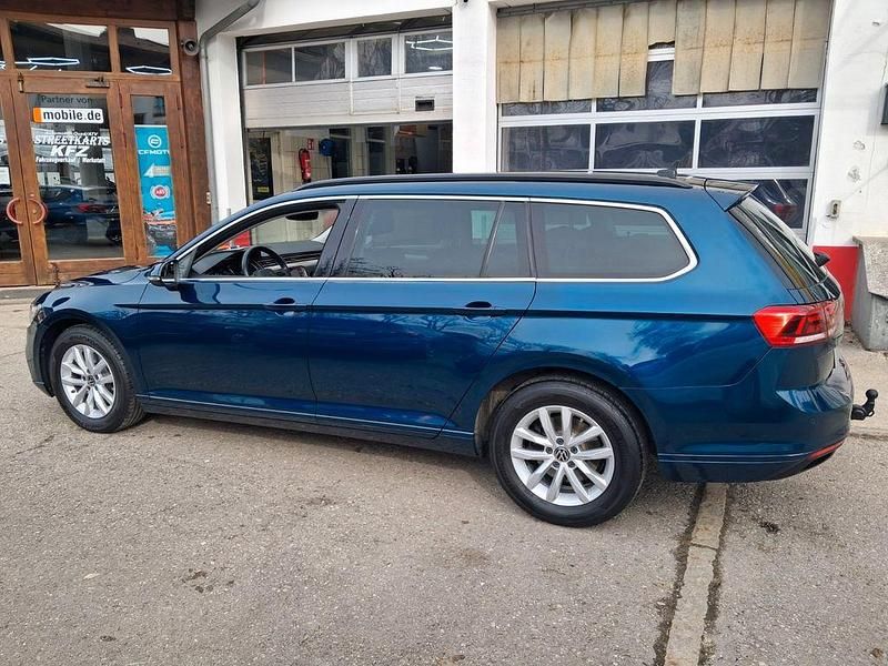Gebraucht VW Passat Business 150 PS (110 kW) 2021 Blau Kombi
