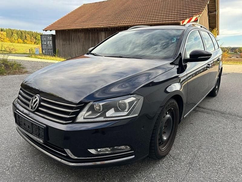 Schwarz Gebraucht 2011 VW Passat Highline Limousine | 5.990 € (Superpreis) - Bild 1/4