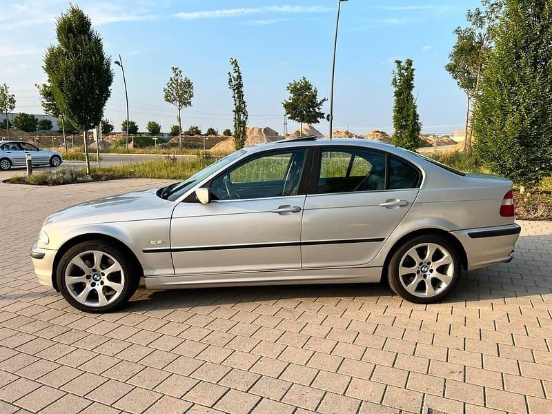 Second-hand BMW 330 231 CP (169 kW) 2000 Argintiu Berlinǎ