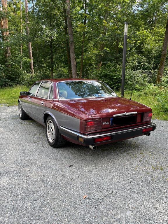 Gebraucht Jaguar XJ40 197 PS (144 kW) 1988 Rot Limousine