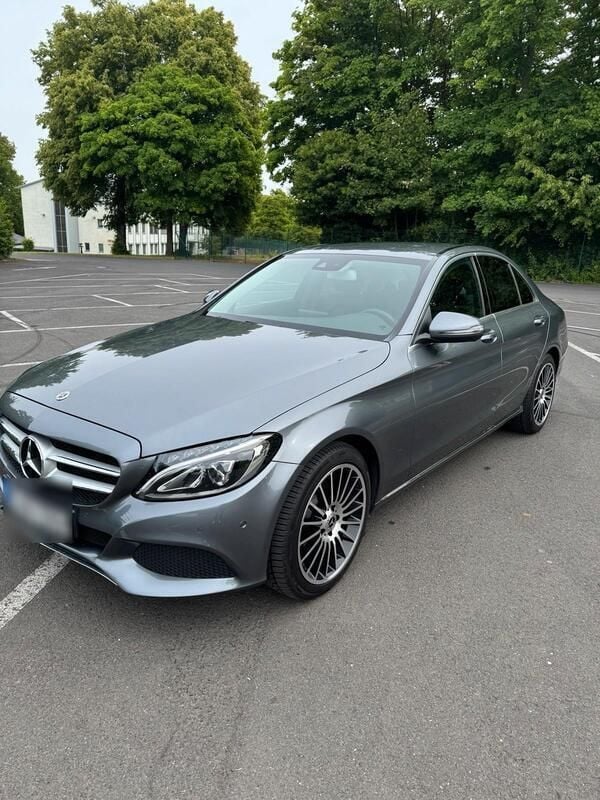 Grau Gebraucht 2017 Mercedes C180 Avantgarde Limousine | 15.500 € (Superpreis) - Bild 1/4
