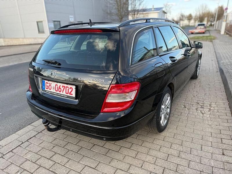 Gebraucht Mercedes C180 156 PS (114 kW) 2009 Schwarz Kombi