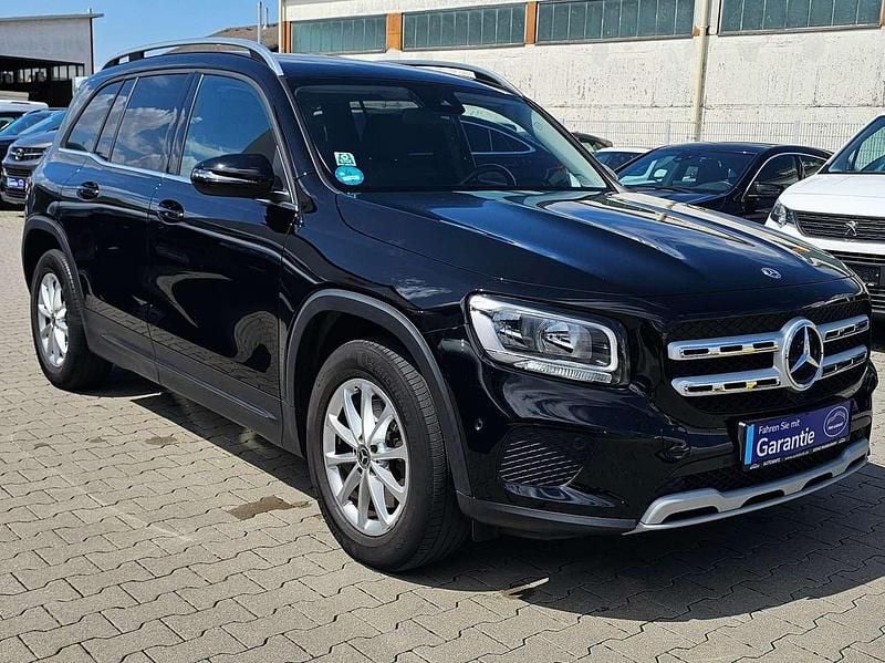 Nachtschwarz Gebraucht 2022 Mercedes GLB200 SUV | 32.490 € (Fairer Preis) - Bild 1/4